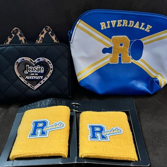 3 Piece RIVERDALE ACCESSORIES - Picture 1 of 3